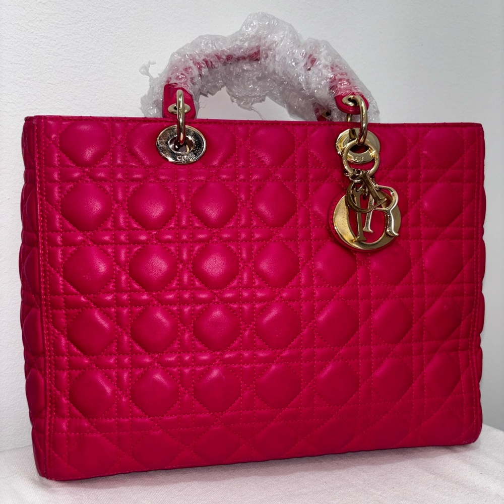 Barbie pink lady Christian Dior large cannage lambskin bag with feet on bottom - Picture 2 of 6